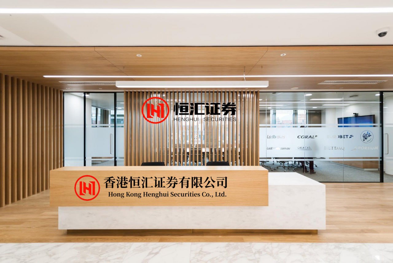 富隆咨询 冯绍峰与新女友又被拍了！女方撞脸马筱梅，还疑似被前任内涵
